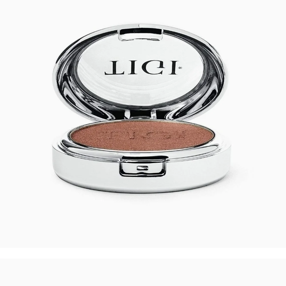 LAST ONE ❤️ TIGI bronzer shade gorgeous